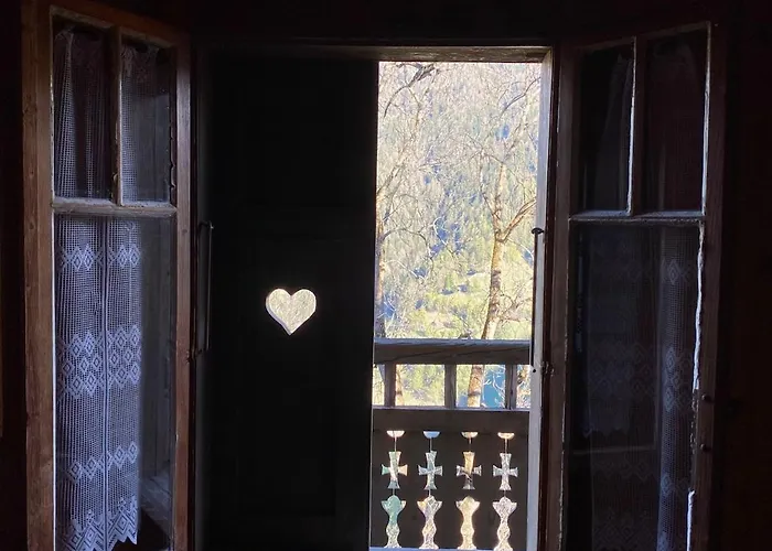 木屋 Rosablanche, Since 1929 - Peace, Quiet & Tradition 南达